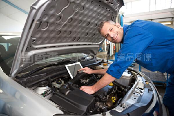 平板電腦與專(zhuān)業(yè)智慧 汽車(chē)電腦板維修技工的技能升級(jí)之路